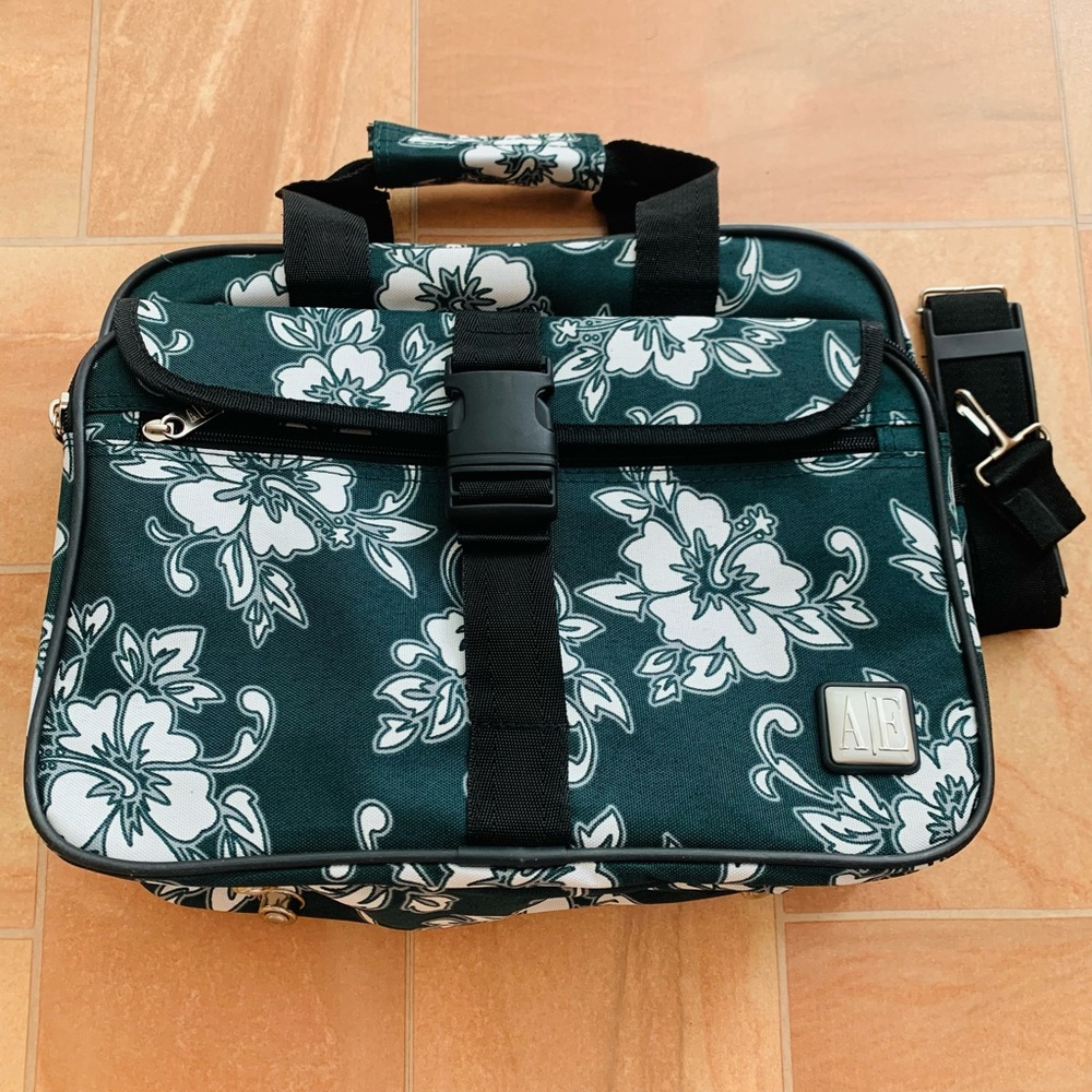 NWOT Hawaiian Women's Dark Green & White Hibiscus Floral Print Bag